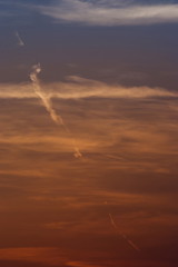 飛行機雲（組み写真-その2：下降気味）
