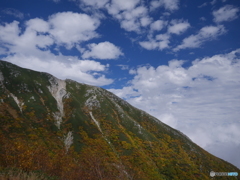 空と山と