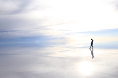 ウユニ塩湖を散歩