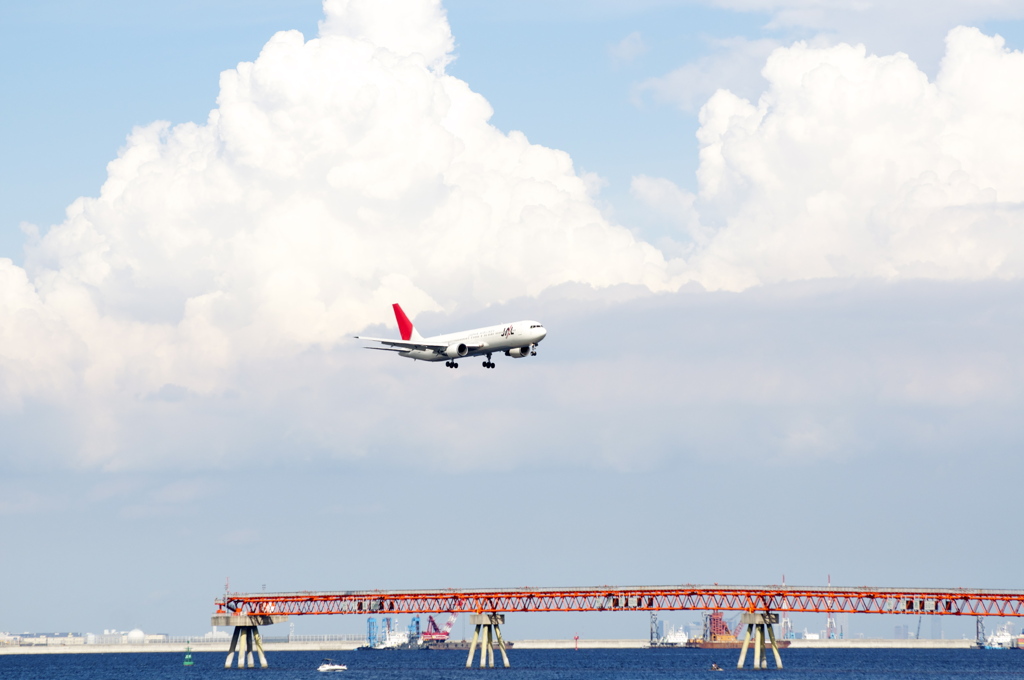 入道雲と飛行機