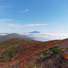 秋田駒の紅葉ととおくに岩手山
