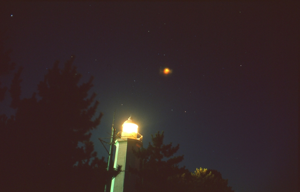 夜の灯台