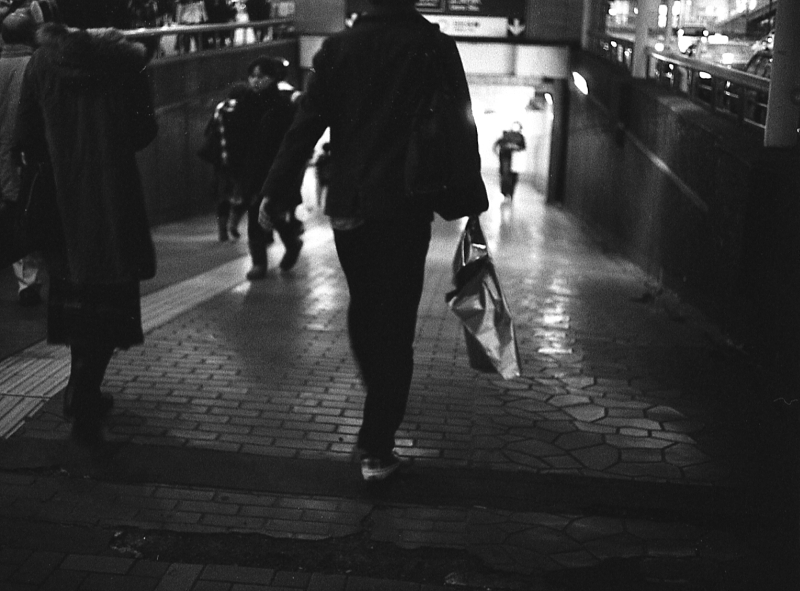 夜の雑踏