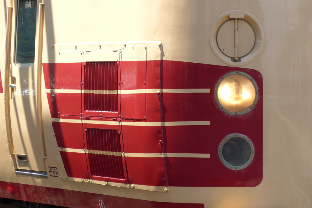 塗り替えられたばかりの国鉄色