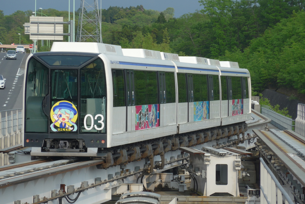 リニモ ぽぷかるラッピング列車