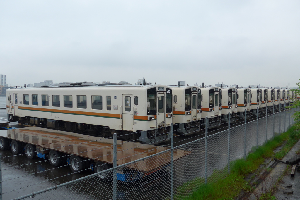 海外へ渡る準備をする列車