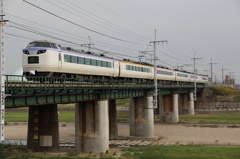 名古屋地区に関東から団体列車が来ました。