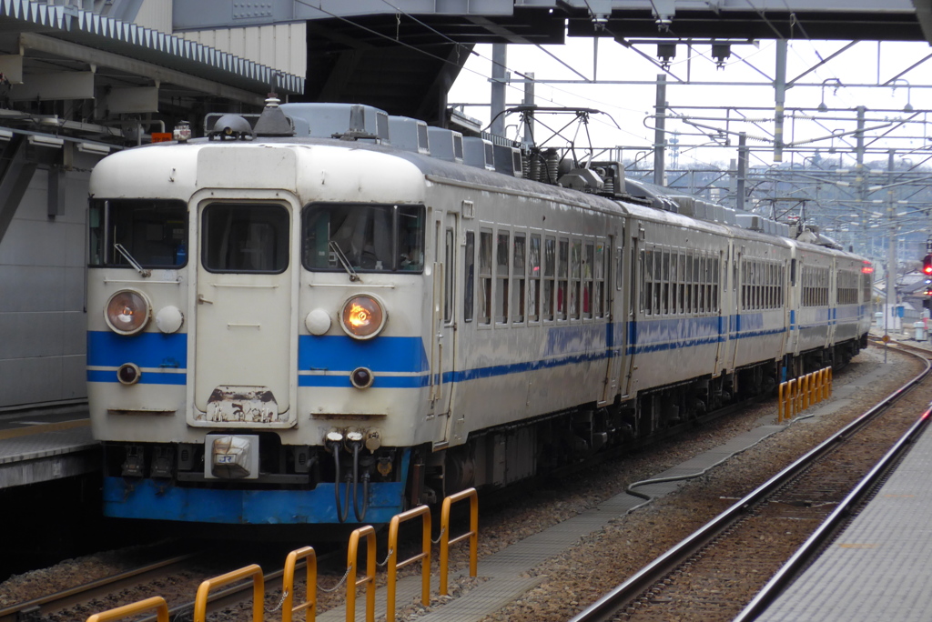 駅撮りはコンデジで充分ですね。