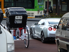 人力車とGT-R