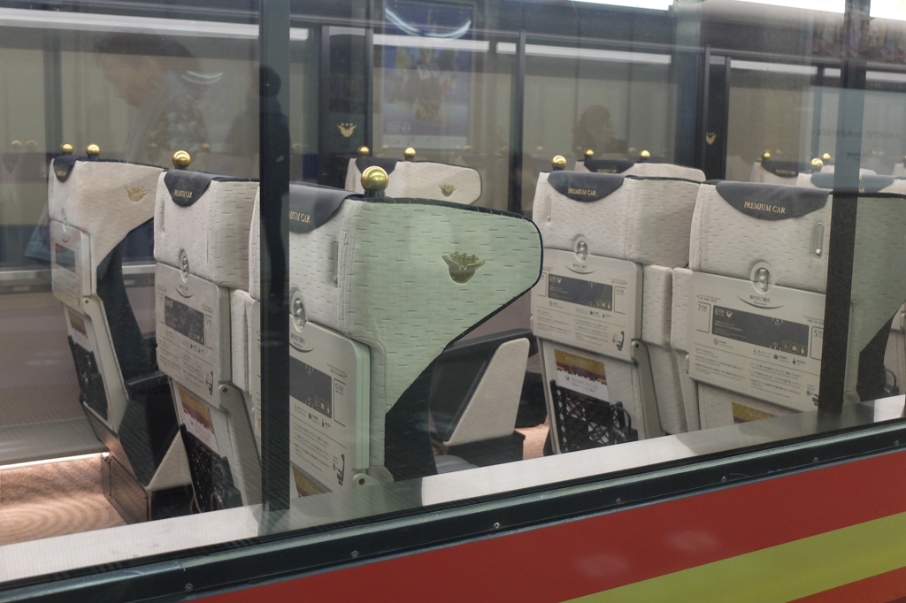 京阪電車8000系プレミアムカー
