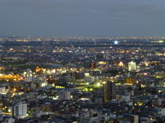 夕暮れ-木曽川の街