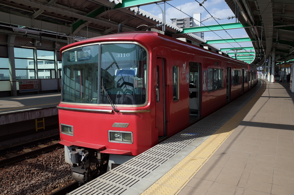 名鉄名古屋本線 特急の通過待ちをする急行電車