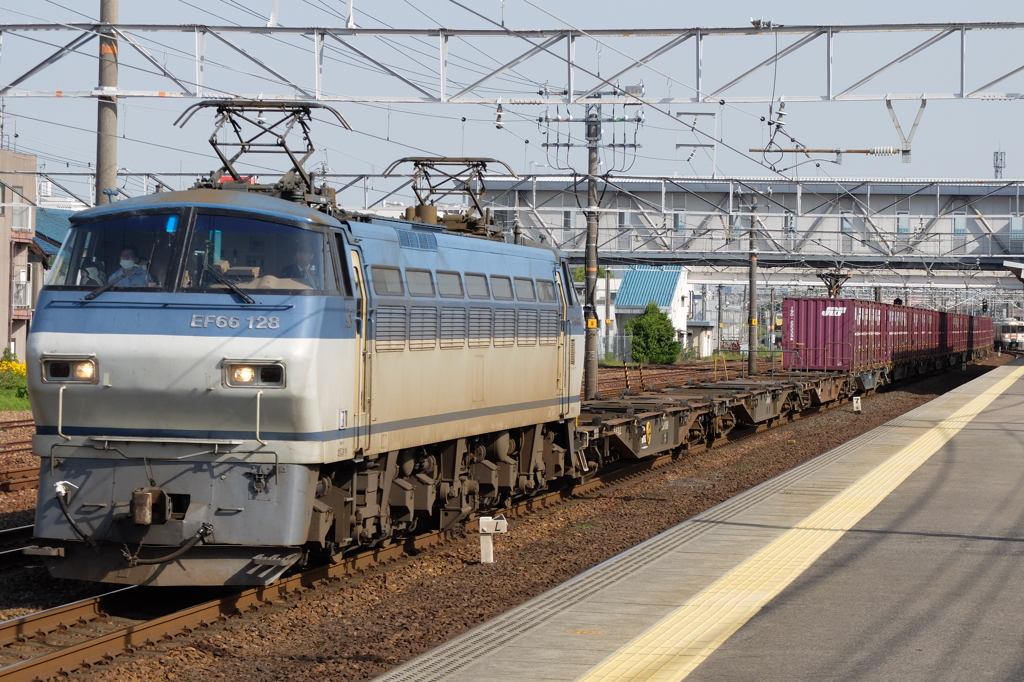 JR貨物 EF66形牽引コンテナ列車