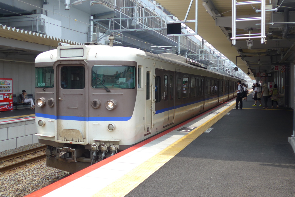JR西日本115系新広島色