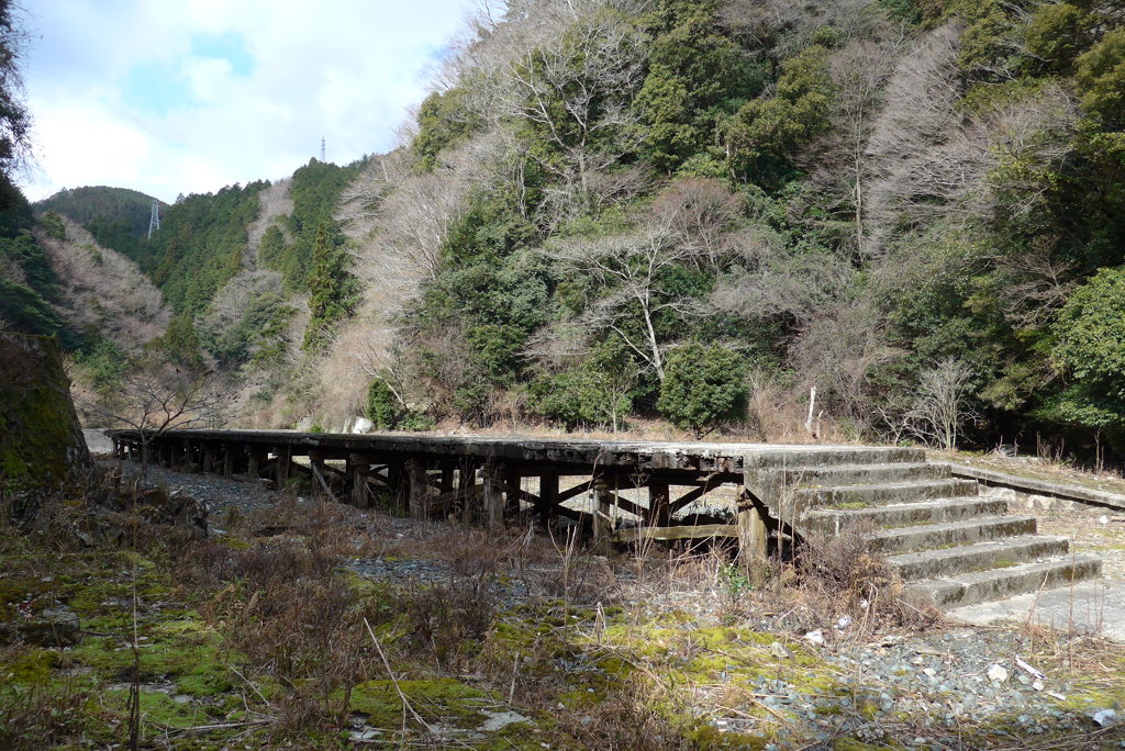 放置された駅跡