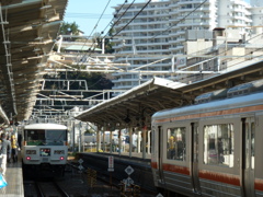 リゾート感ただよう熱海駅