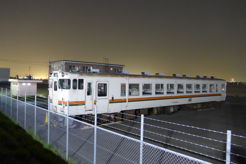 大江埠頭で海を渡るのを待つキハ48系