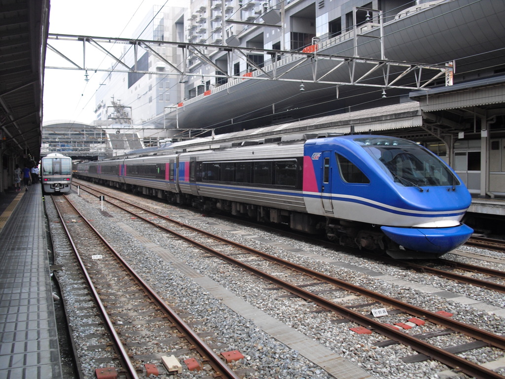 特急スーパーはくと号と京都駅