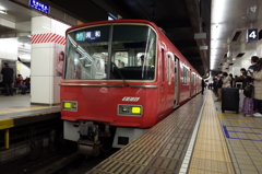 名鉄名古屋駅で発車を待つ3500系