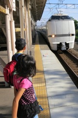 鉄道ファンの子供達