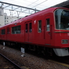 2両編成の赤い電車～名鉄