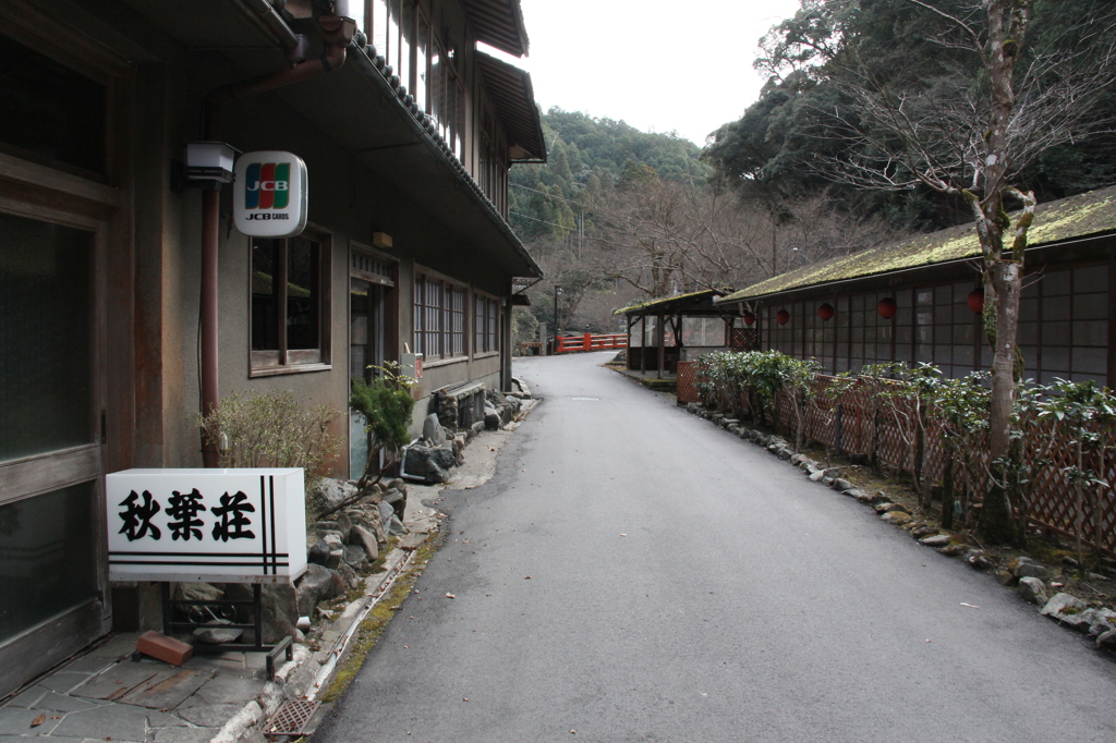 京都　高雄の麓にJCB