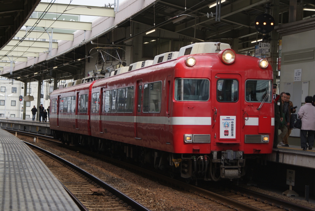 空港線イベントに参加した名鉄7700系白帯車