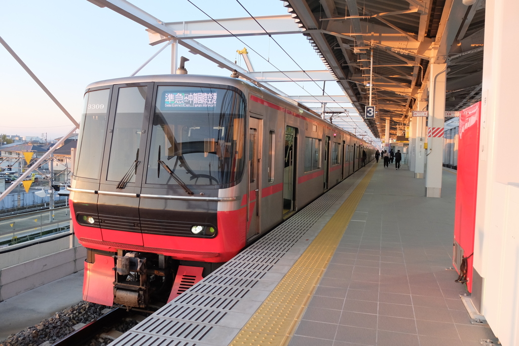 名鉄 準急電車を高架ホームで撮る。