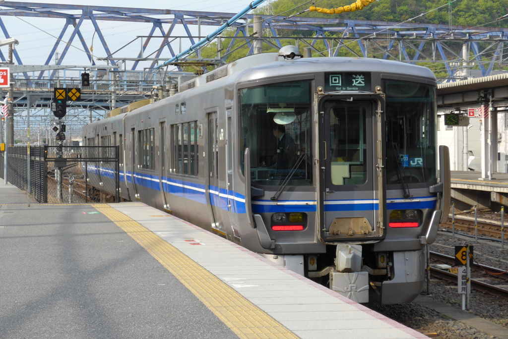 米原にも顔を出す北陸線521系