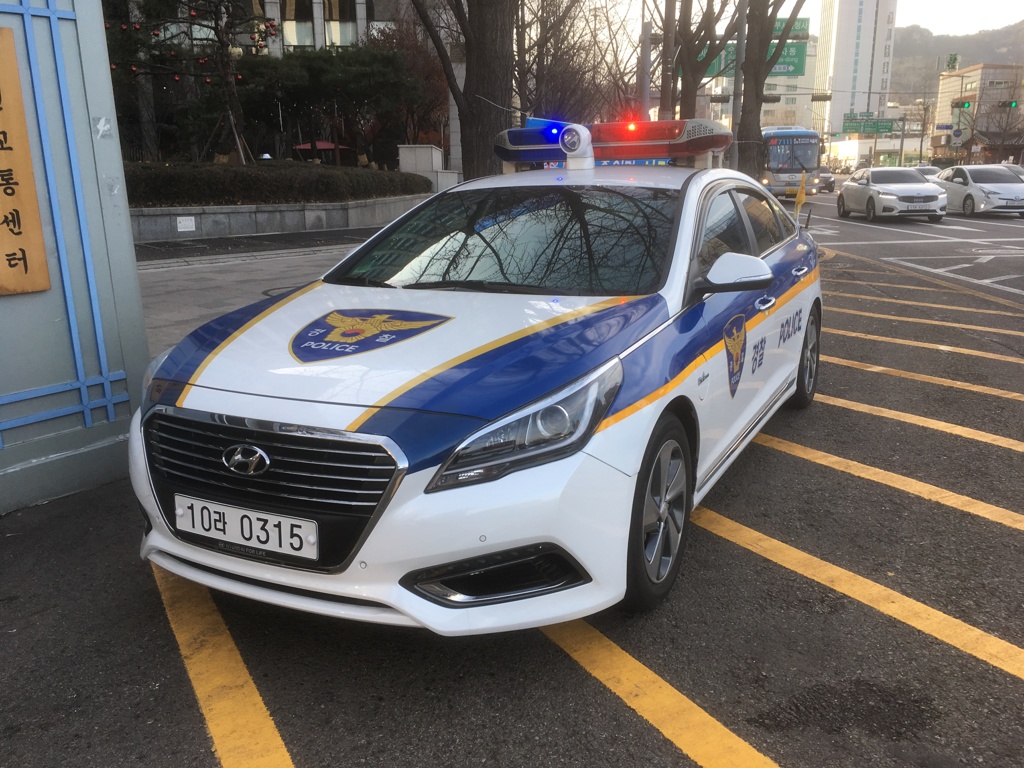 韓国警察ヒュンダイのパトカー