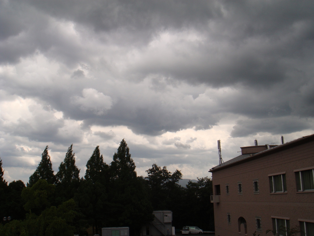 雲の隙間から注ぐ光