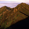 後立山連峰　赤沢岳（左）と鳴沢岳