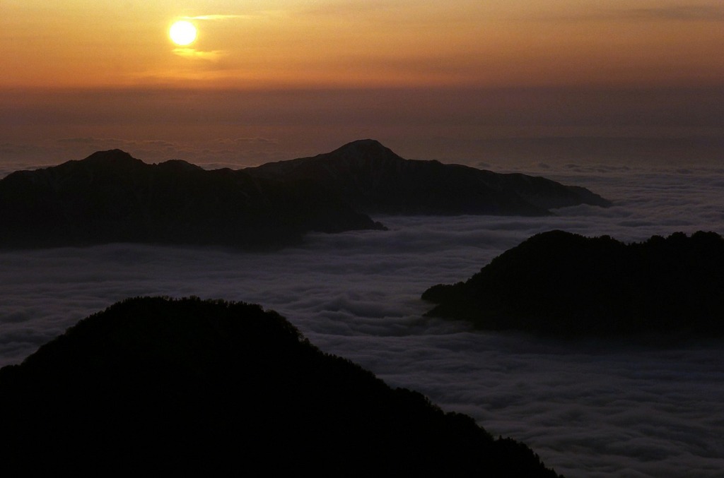 雲海　　・・沈む夕陽、そのⅡ