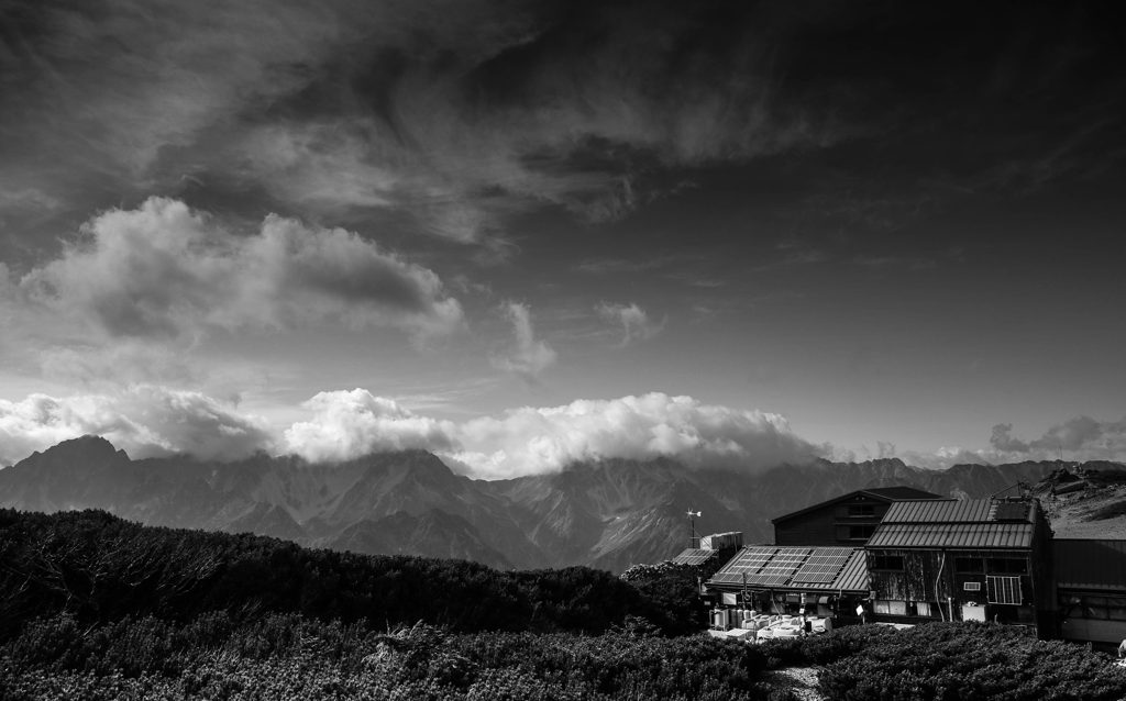 山小屋のある風景　・・・蝶ヶ岳