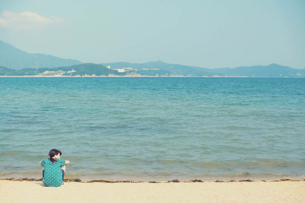 浜辺の少女