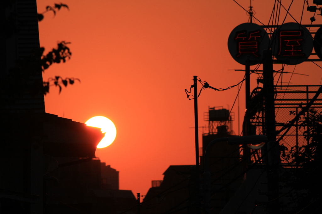 都会秋の夕焼け