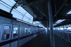 遠くに伸びて