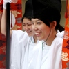 下町の 巫女さん