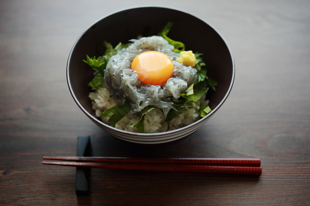 ◆うえだ食堂101　生しらす丼