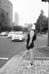 信号待ちのランナー
