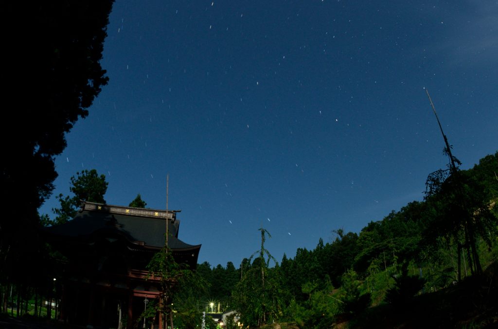 寺院のある星景