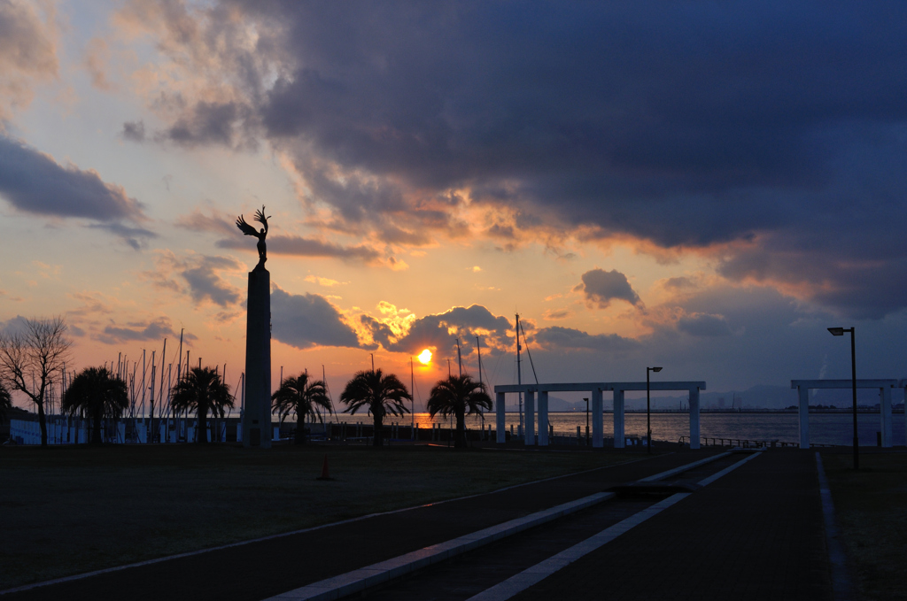 夕陽の下に