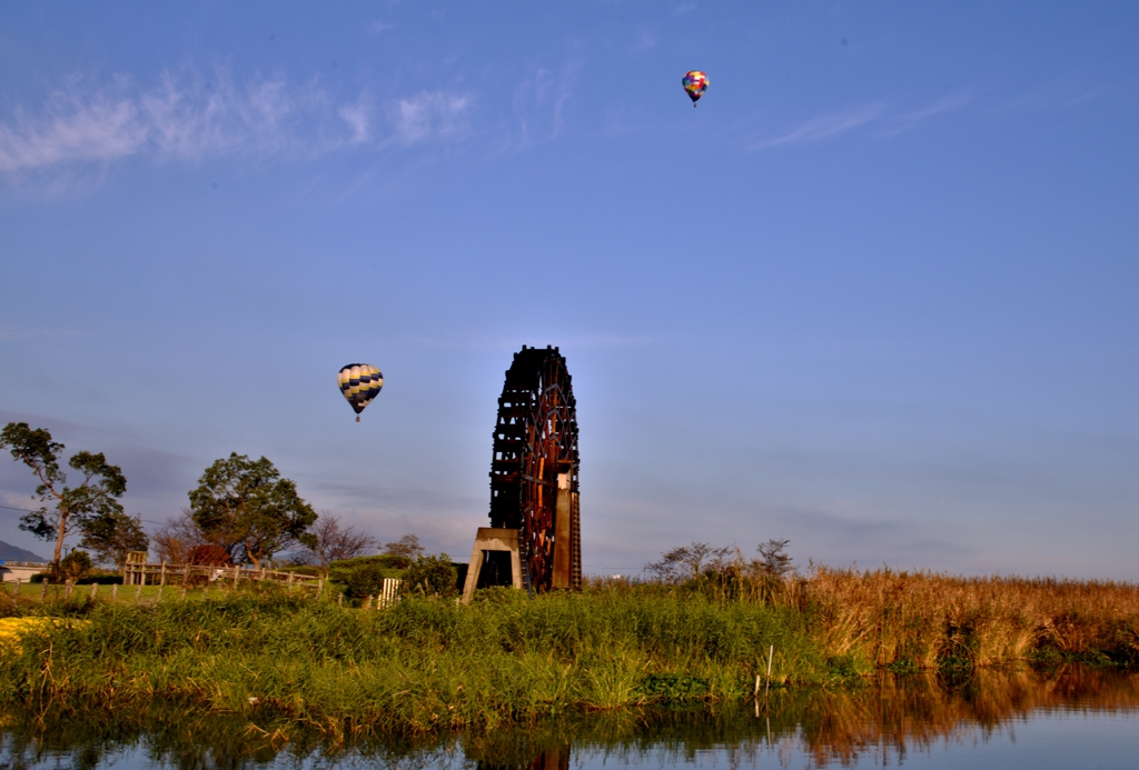 能登川水車と熱気球