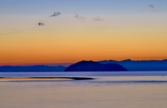 琵琶湖の黎明・竹生島