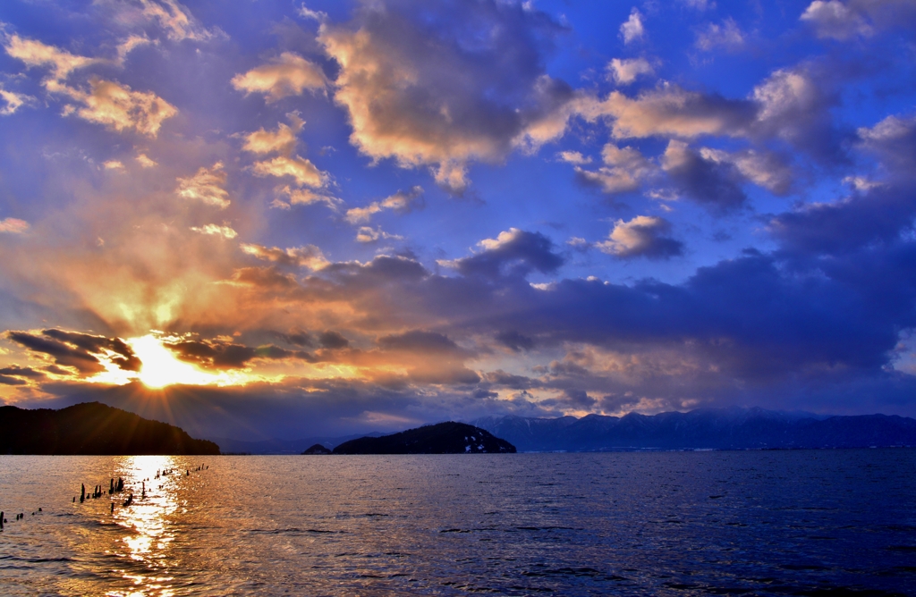 躍る夕雲