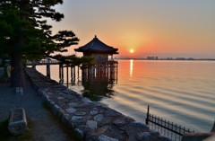 堅田の浮御堂　朝景
