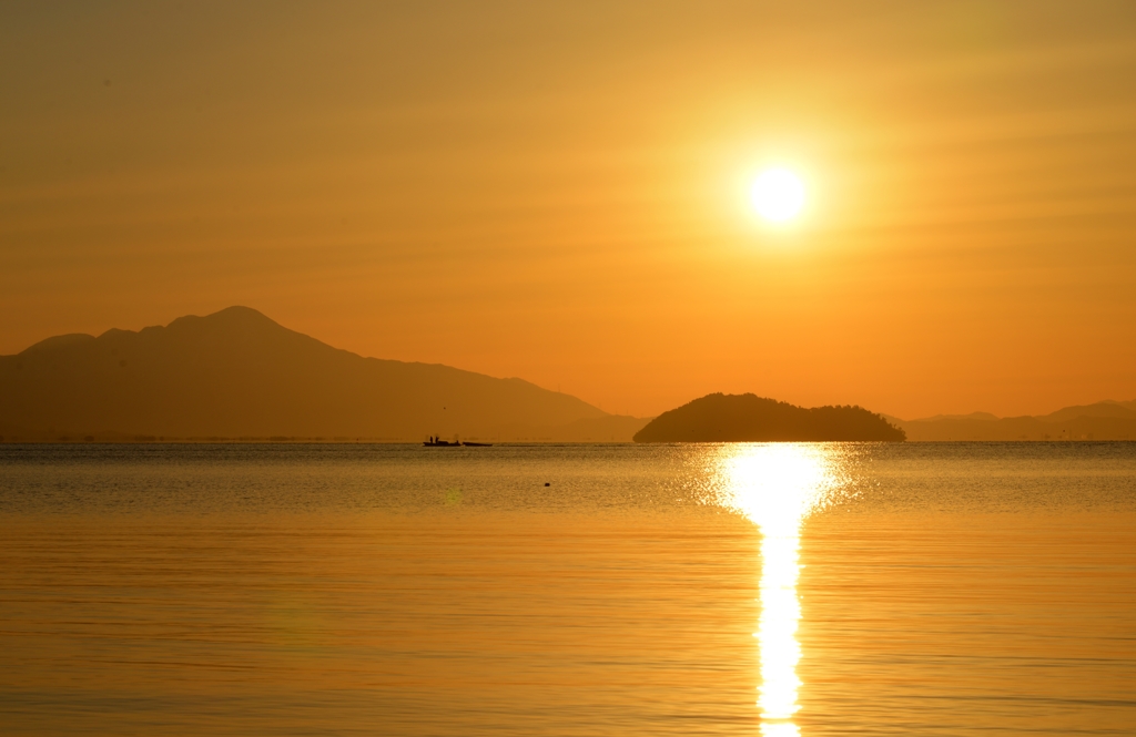 朝日の風景・琵琶湖