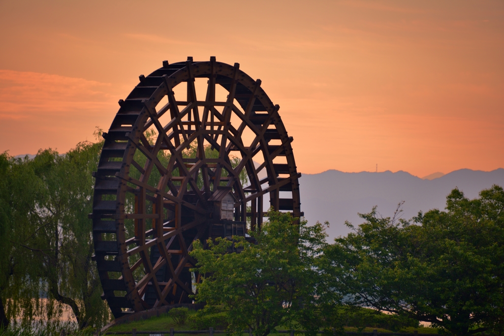 Morning of waterwheel