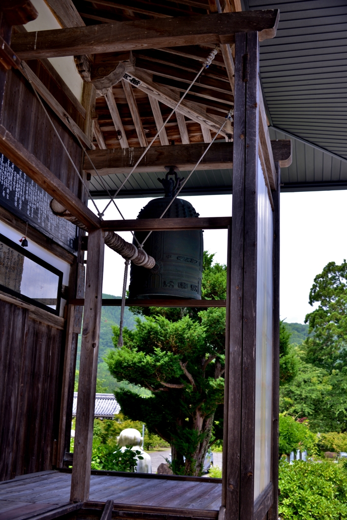 全長寺釣鐘と一本杉