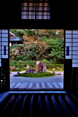 彦根龍潭寺額縁のふだらくの庭